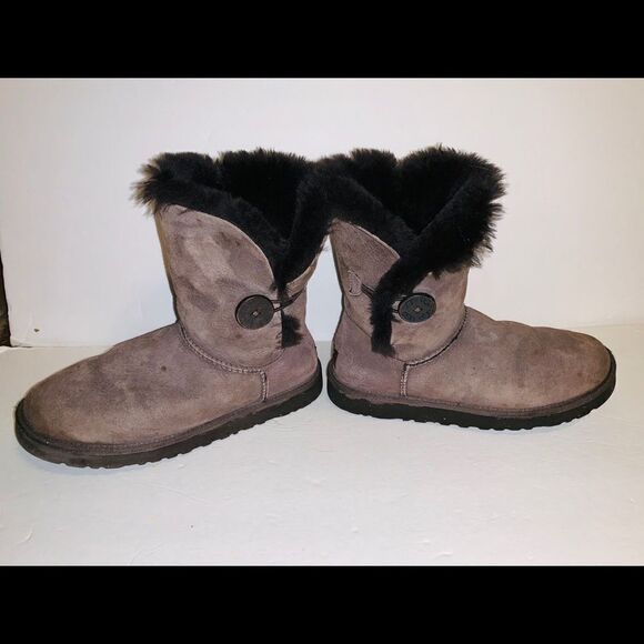 Brown UGG Bailey Button Size 7 - Picture 2 of 7